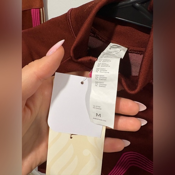 NWT - 2 Pc - FABLETICS - CASEY SEAMLESS JACKET AND LEGGINGS - Picture 8 of 10